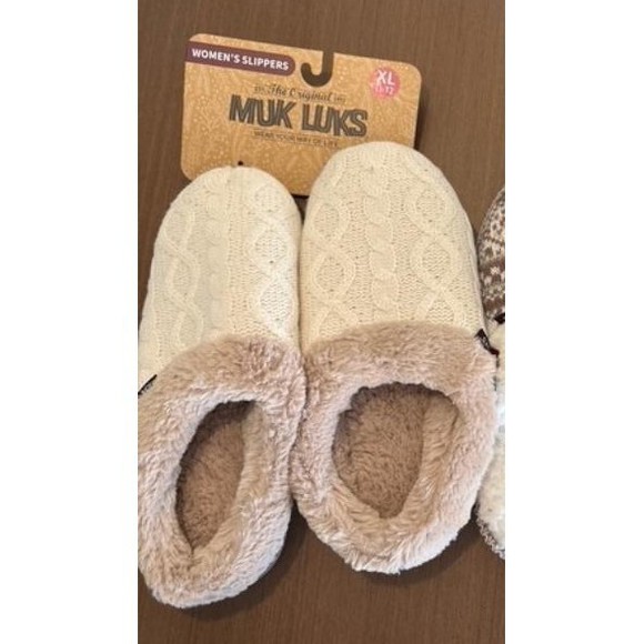 23. NWT Muk Luks Suzanne Cable Knit Clog Slippers - Picture 2 of 2